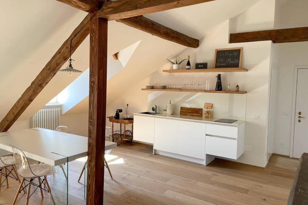 Design Apartment In The Heart Of โบลซาโน ภายนอก รูปภาพ